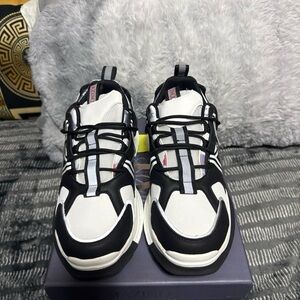 Black and White Sneakers Mazino shoes size 9